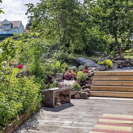 Family With A View Mandal